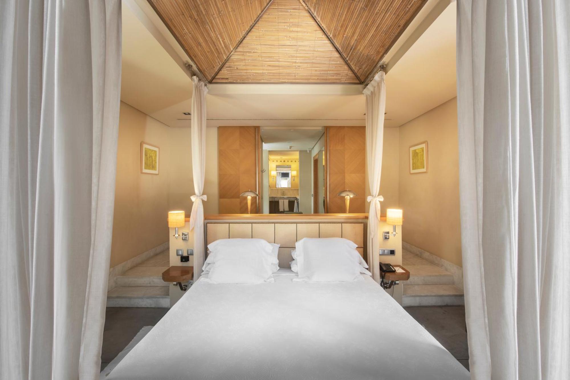 The Villas At Bahia Del Duque 아데제 외부 사진